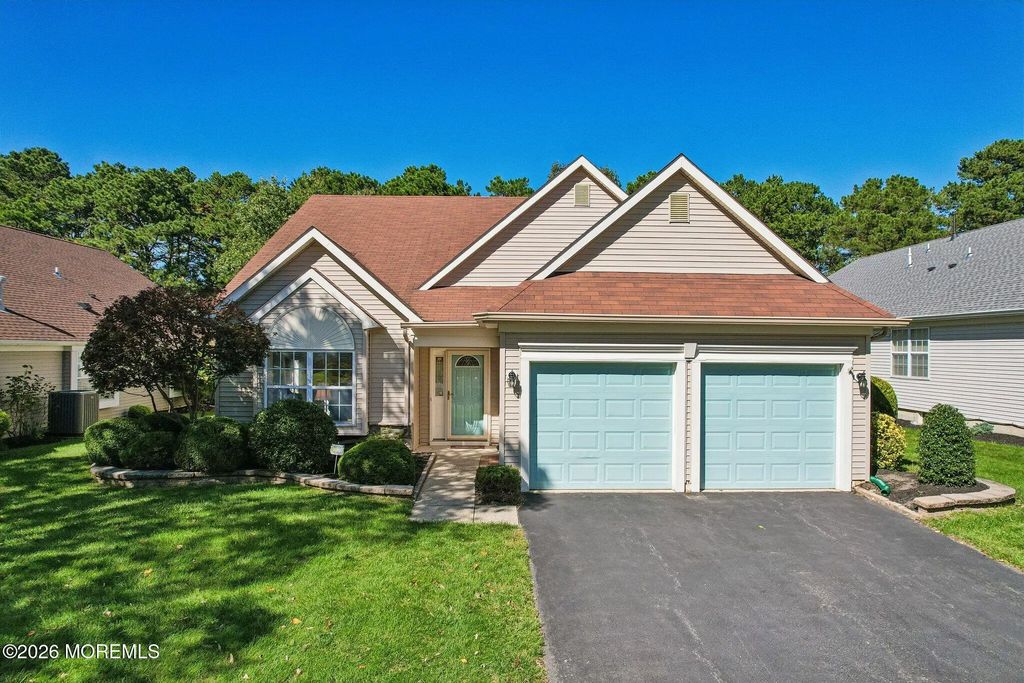 12 Sandhurst Road, Lakewood