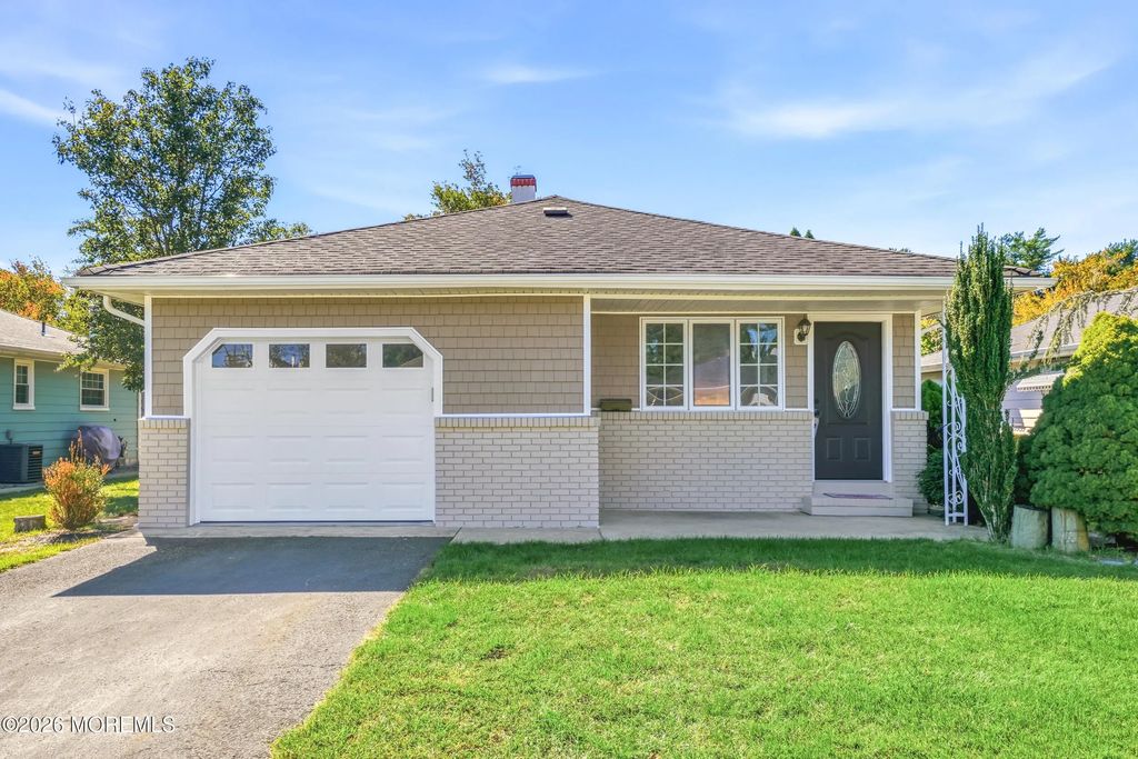 51 Charlotteville Drive S, Toms River