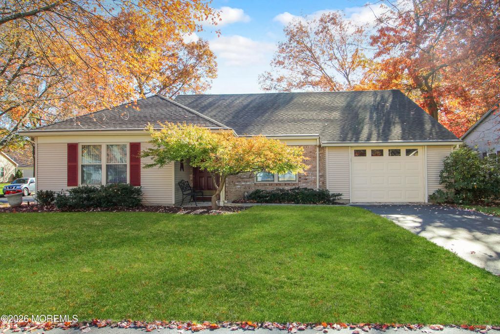 8 Morning Glory Lane, Whiting