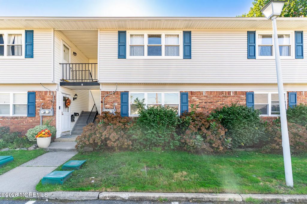 11 Indiana Court 993, Matawan
