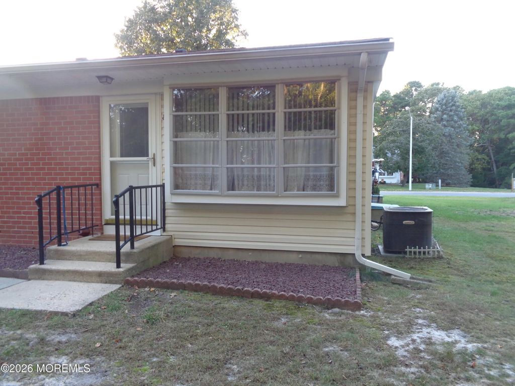 83 E Hudson Parkway, Whiting