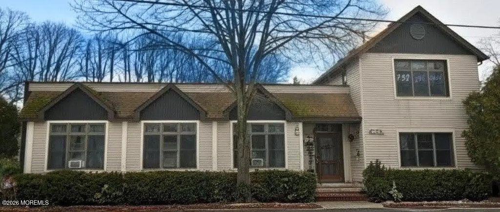 648 Holmdel Road 400, Hazlet