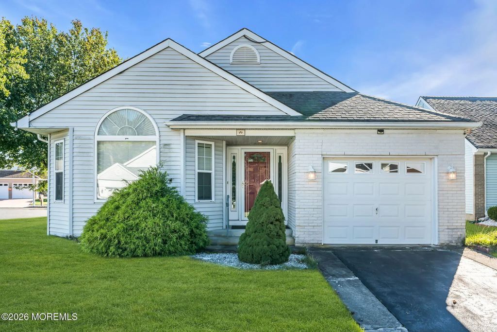 132 Chesterfield Lane, Toms River