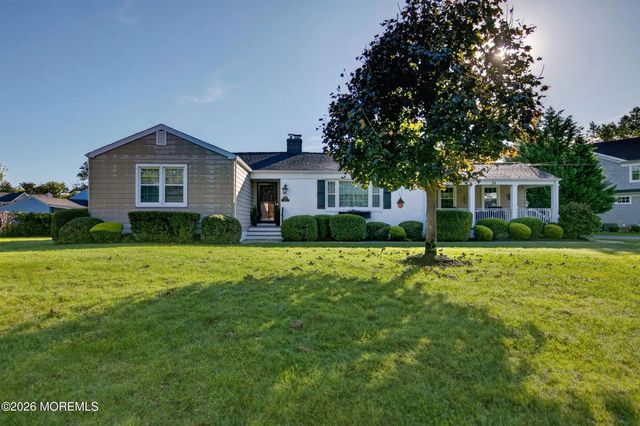 34 Queens Drive E, Little Silver