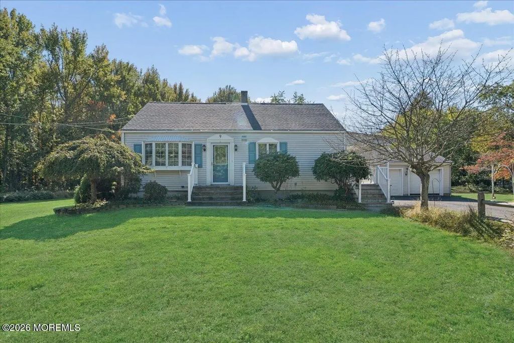 9 Ikes Lane, Manalapan