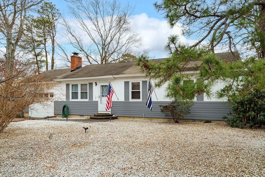 101 Stem Road, Manahawkin