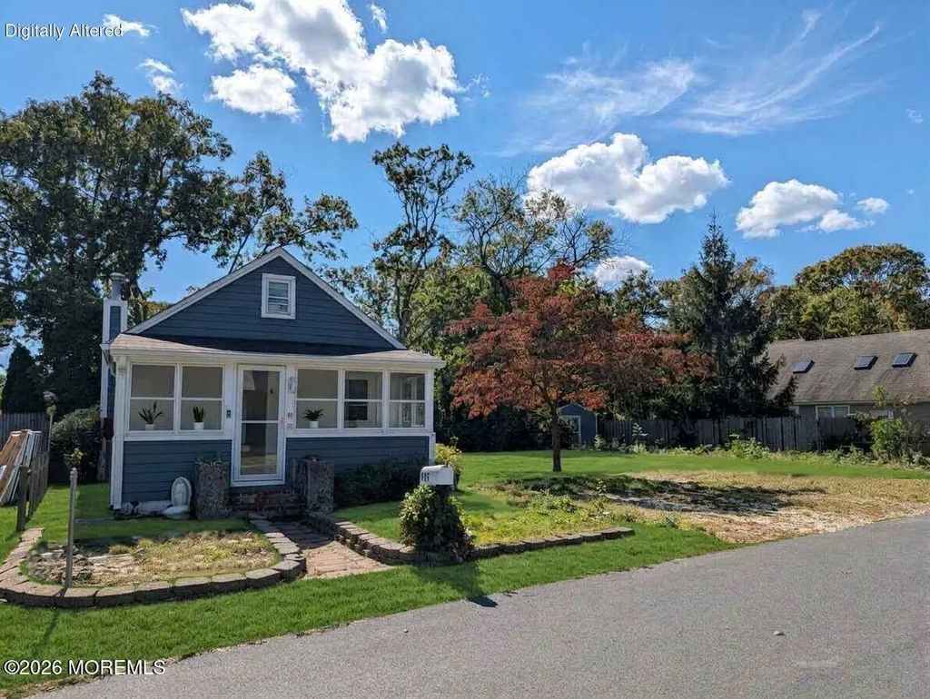 913 Cypress Avenue, Brick