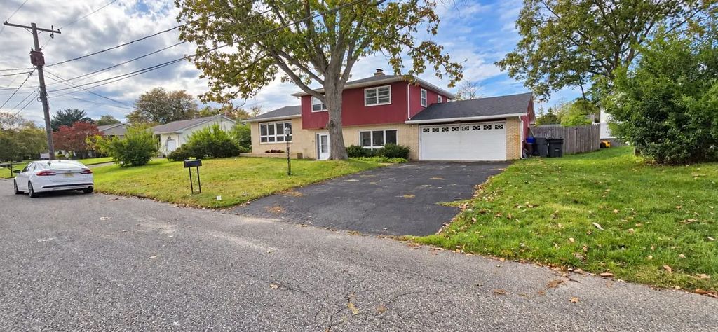 412 Meredith Lane, Brick