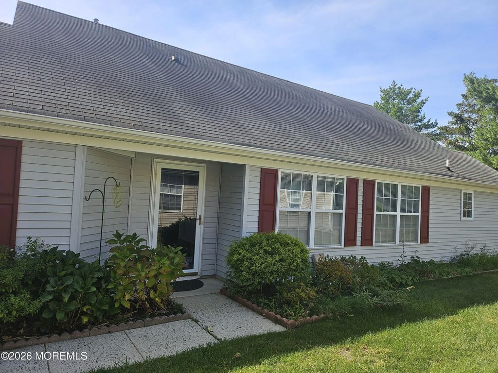 6 Rosewood Drive, Lakewood