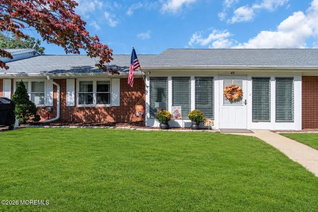 45c Cambridge Court, Lakewood