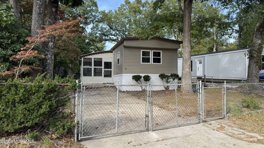 3559 Weymouth Road, Browns Mills