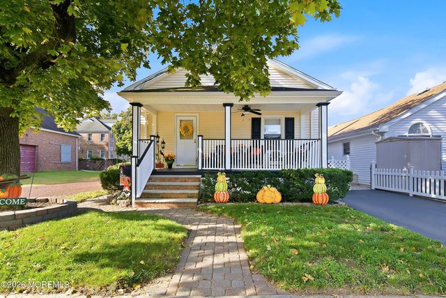 18 Locust Avenue, Fair Haven