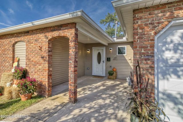 27 Rossetti Court, Brick
