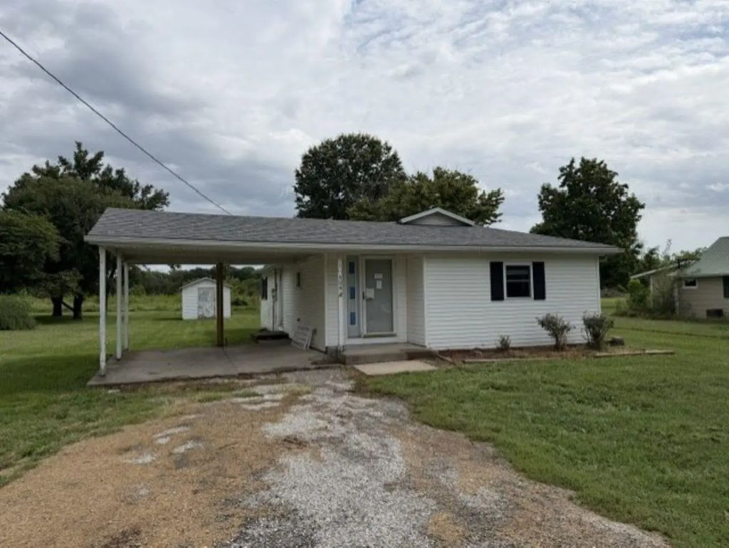 404 N Oak Street, Loraine