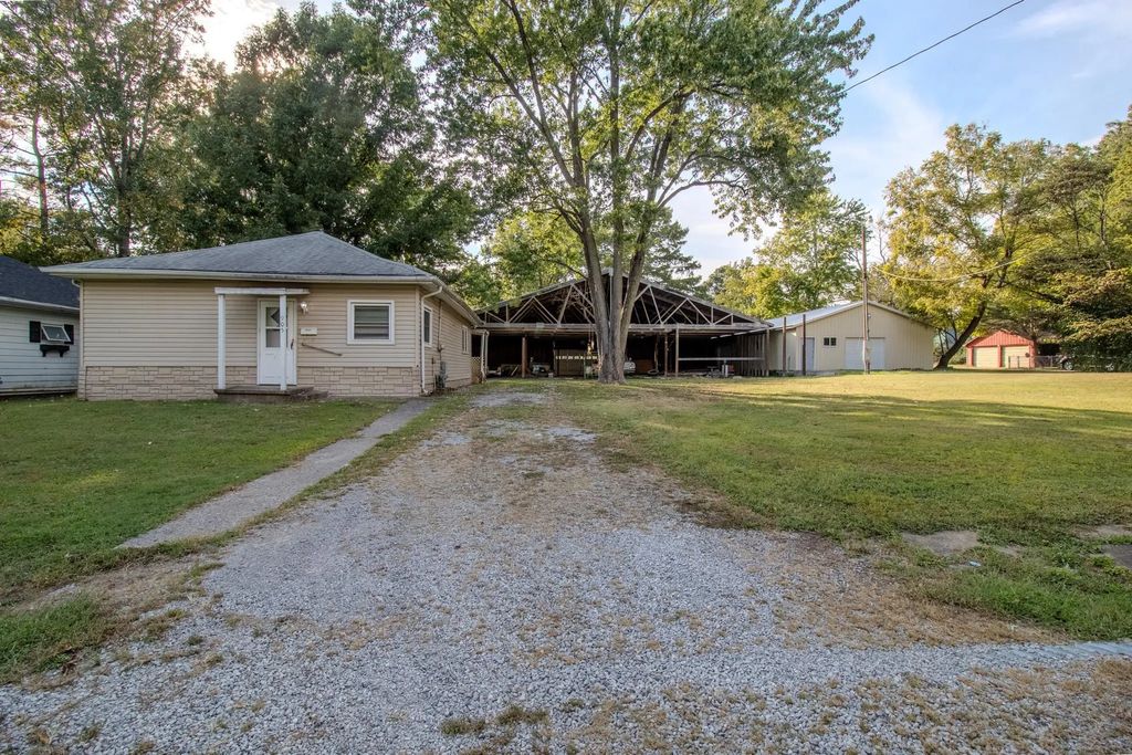905 S Mcclelland Street, West Frankfort