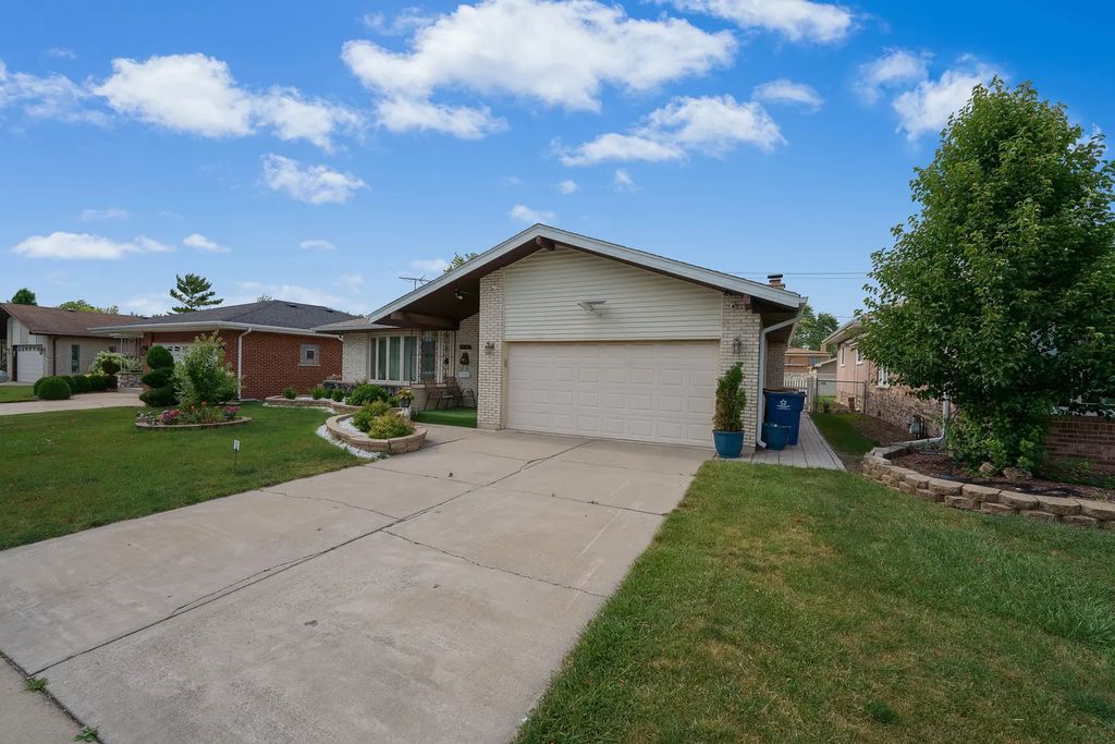 4832 W 107th Street, Oak Lawn
