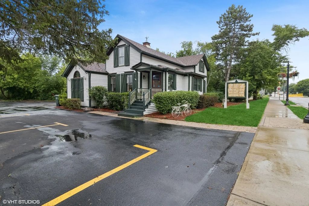 438 N Hough Street, Barrington