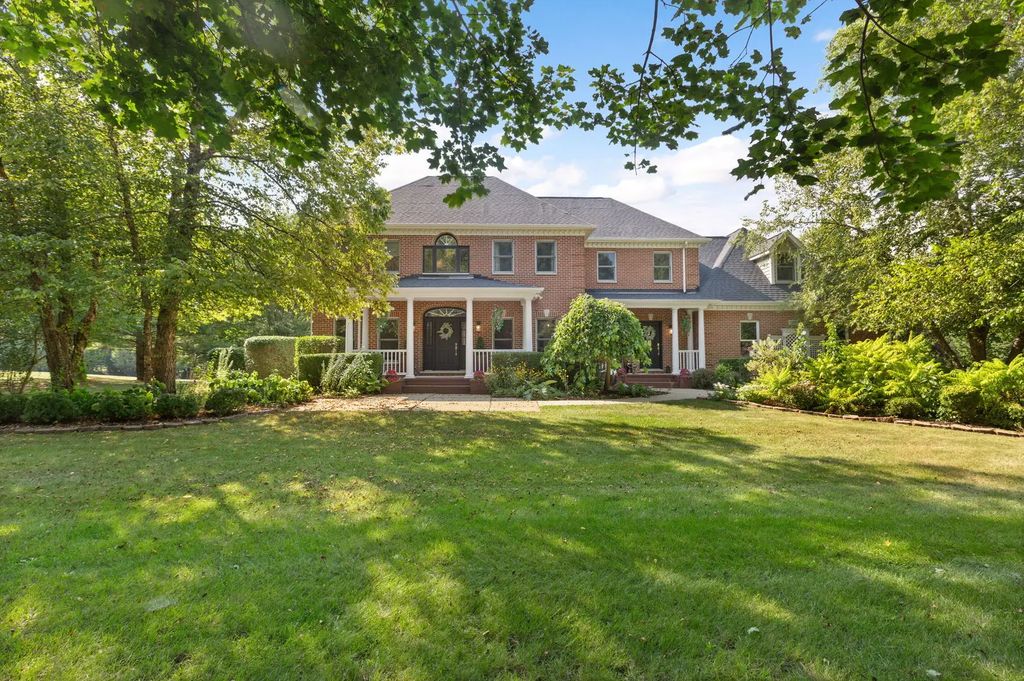 6n004 Westwood Lane, St. Charles