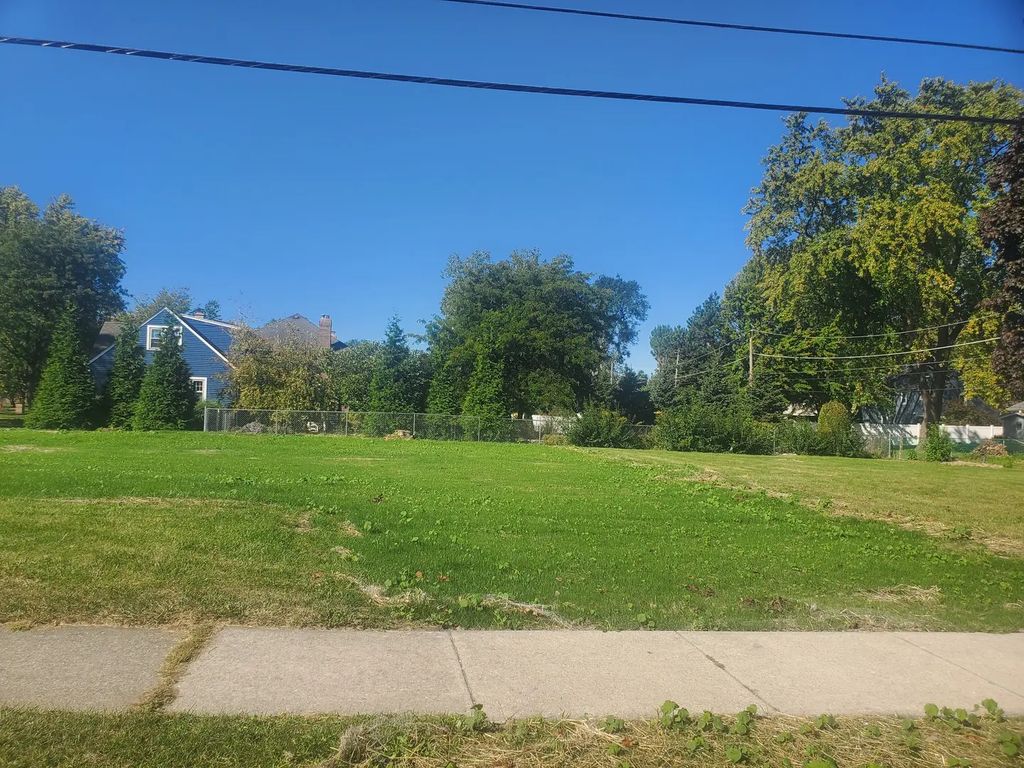 2646 Maple Street, Des Plaines