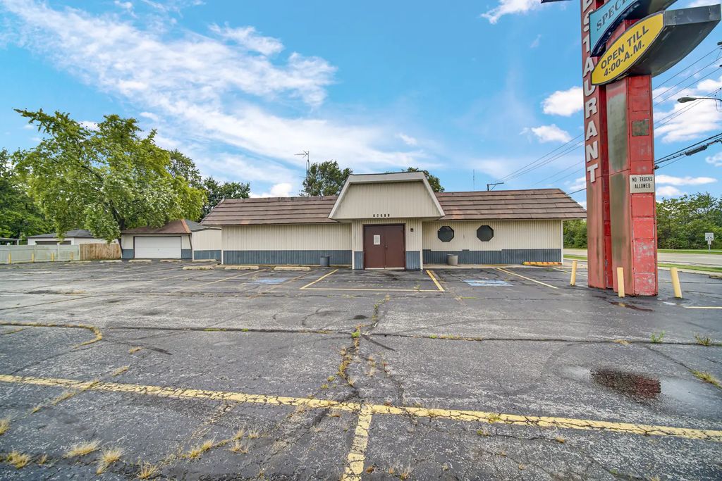 18301 Oak Park Avenue, Tinley Park