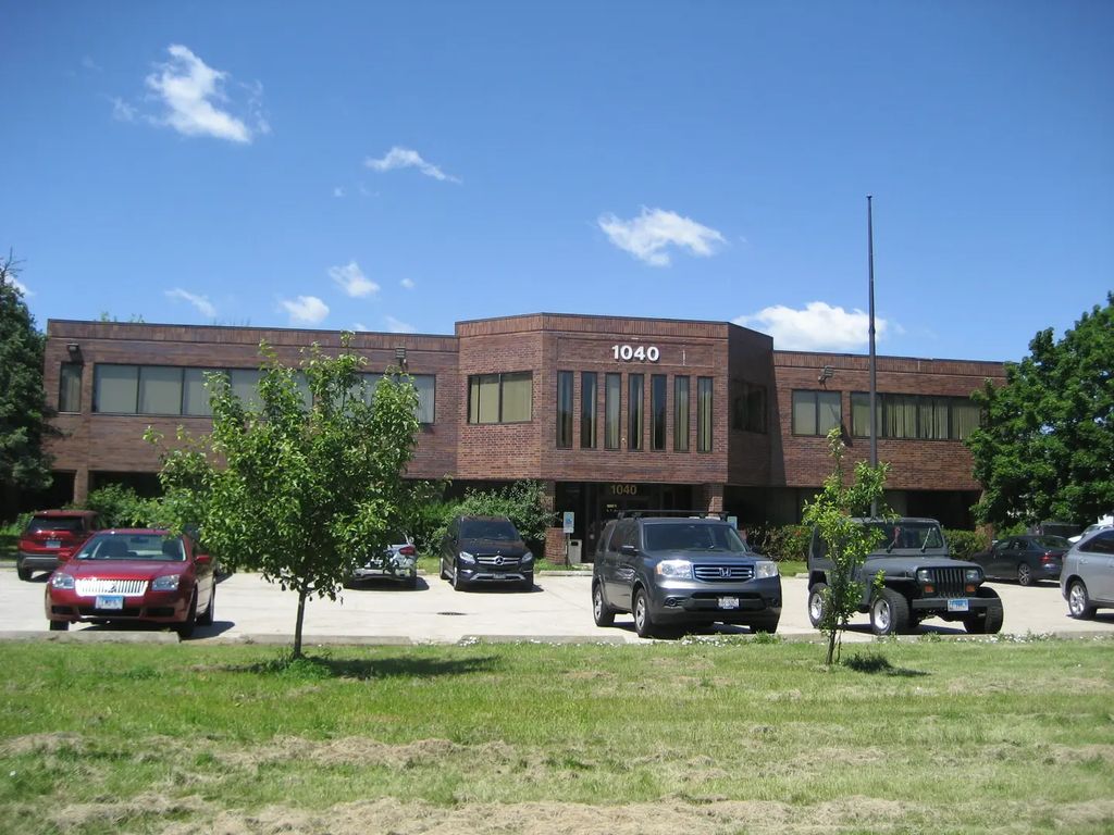 1040 S Milwaukee Avenue, Wheeling