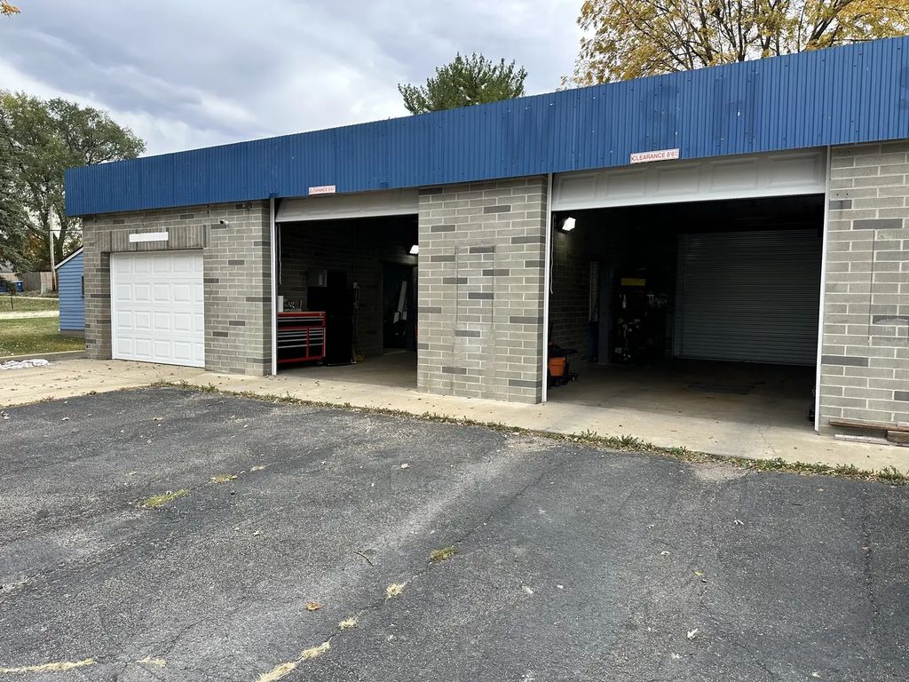 527 W Dakota Street, Spring Valley