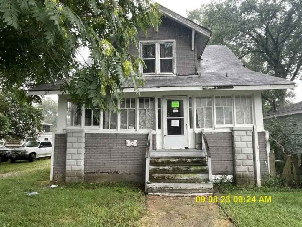 305 River Oaks Drive, Calumet City