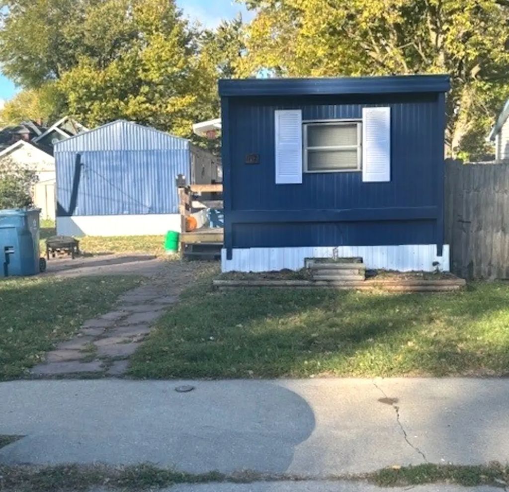 1112 & 1112 1/2 Butler Street, Morris