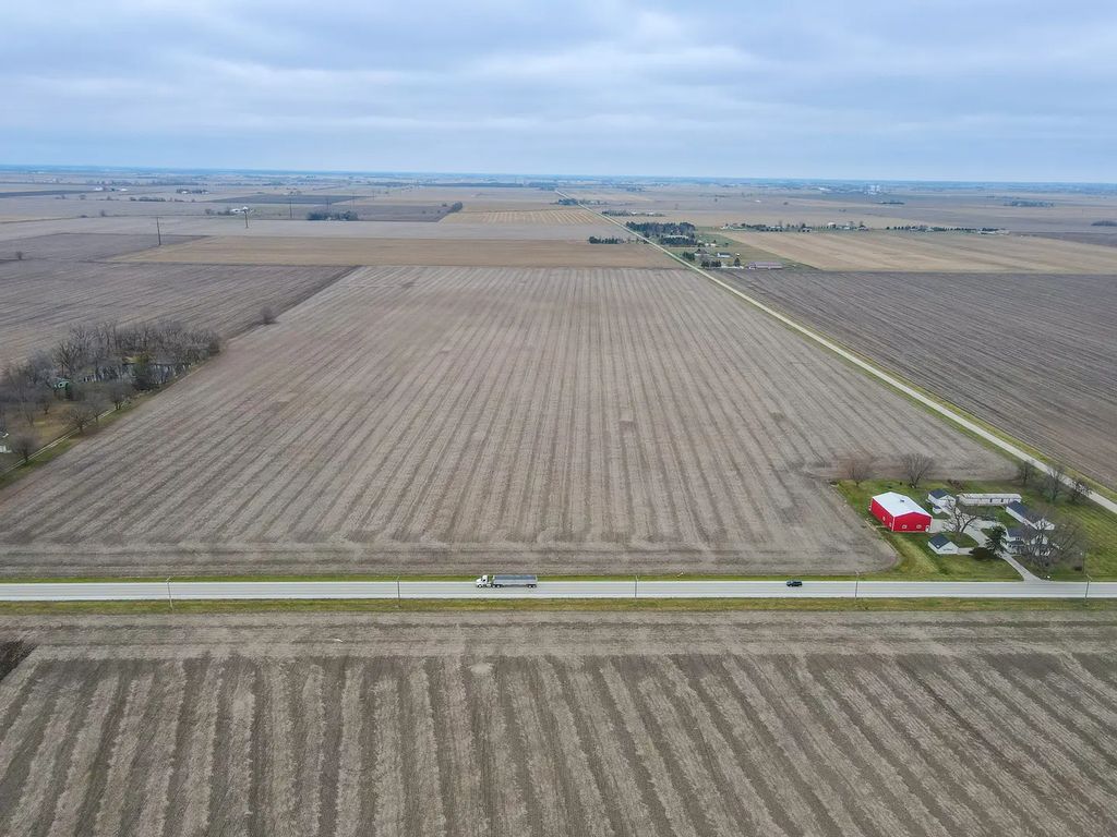 1565-b W 9000 North Road, Manteno
