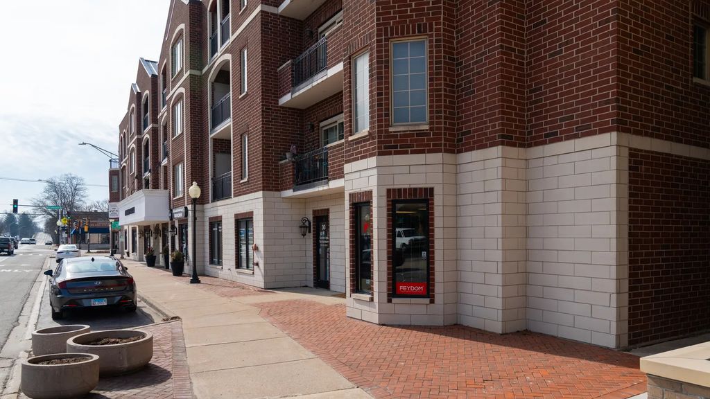 36 S Cass Avenue 40, Westmont