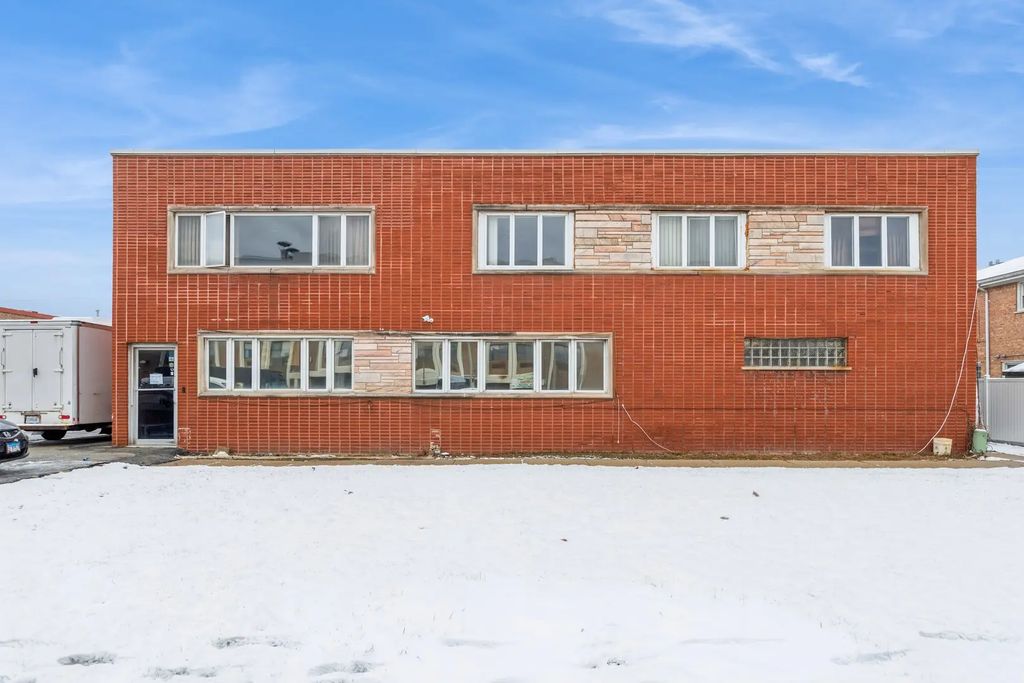 7004 W Cullom Avenue, Norridge