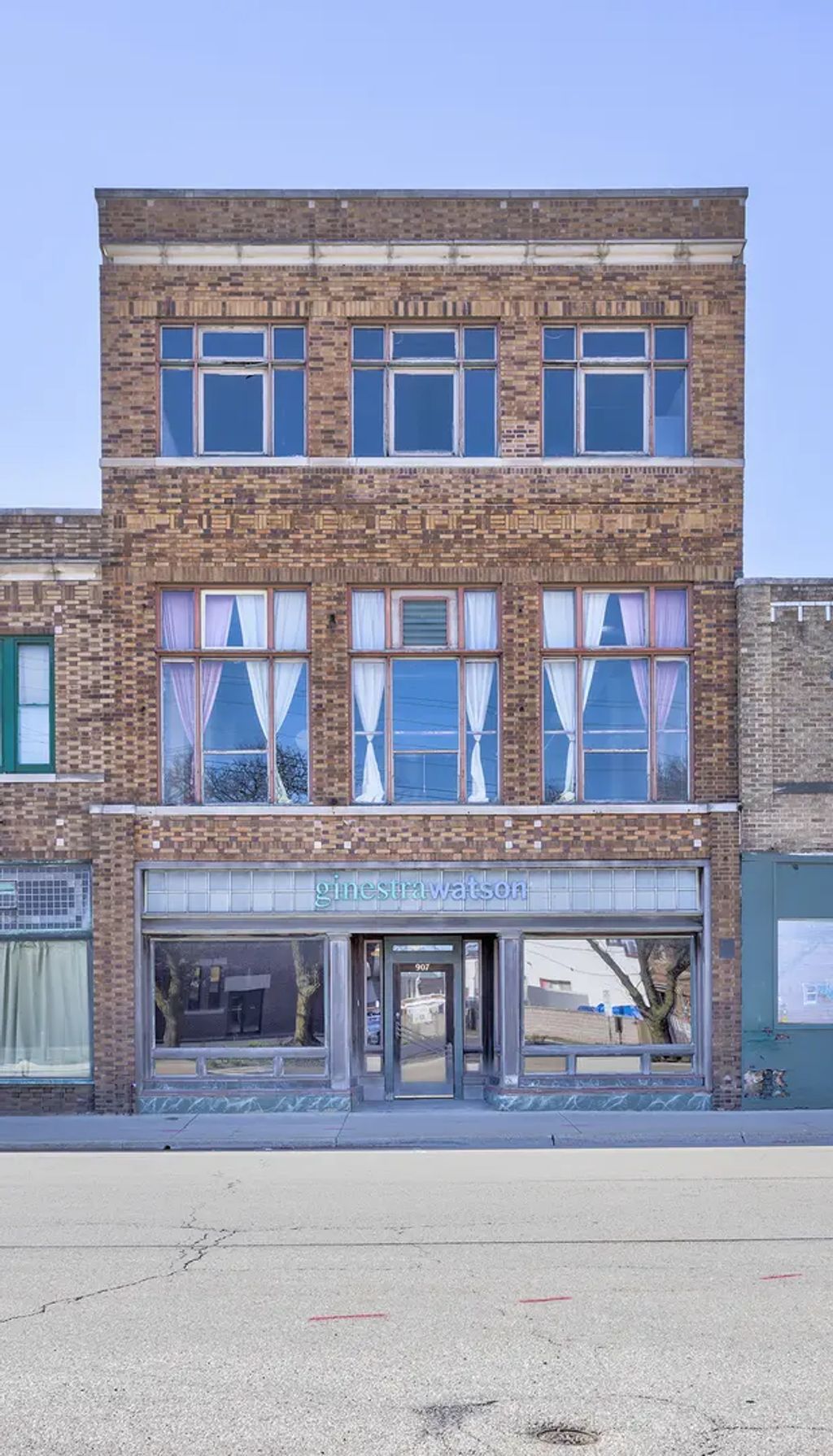 907 E State Street, Rockford