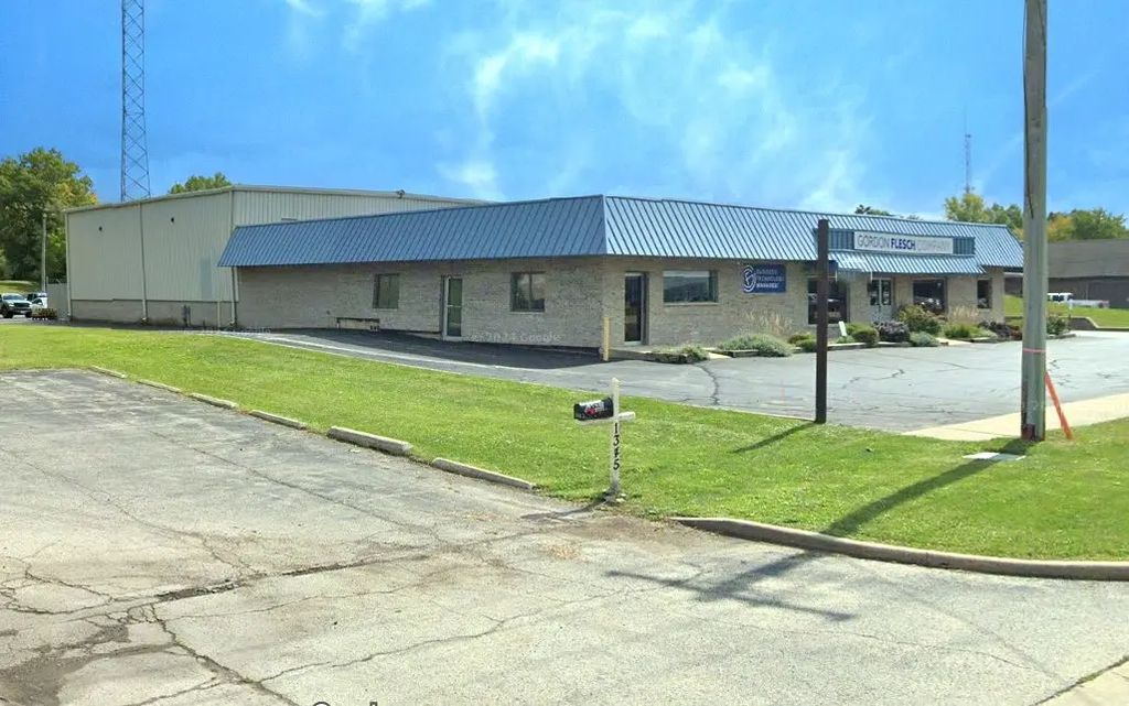 1375 S Eastwood Drive, Woodstock