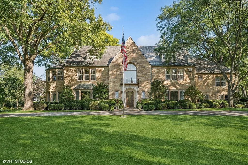 32 Woodley Road, Winnetka