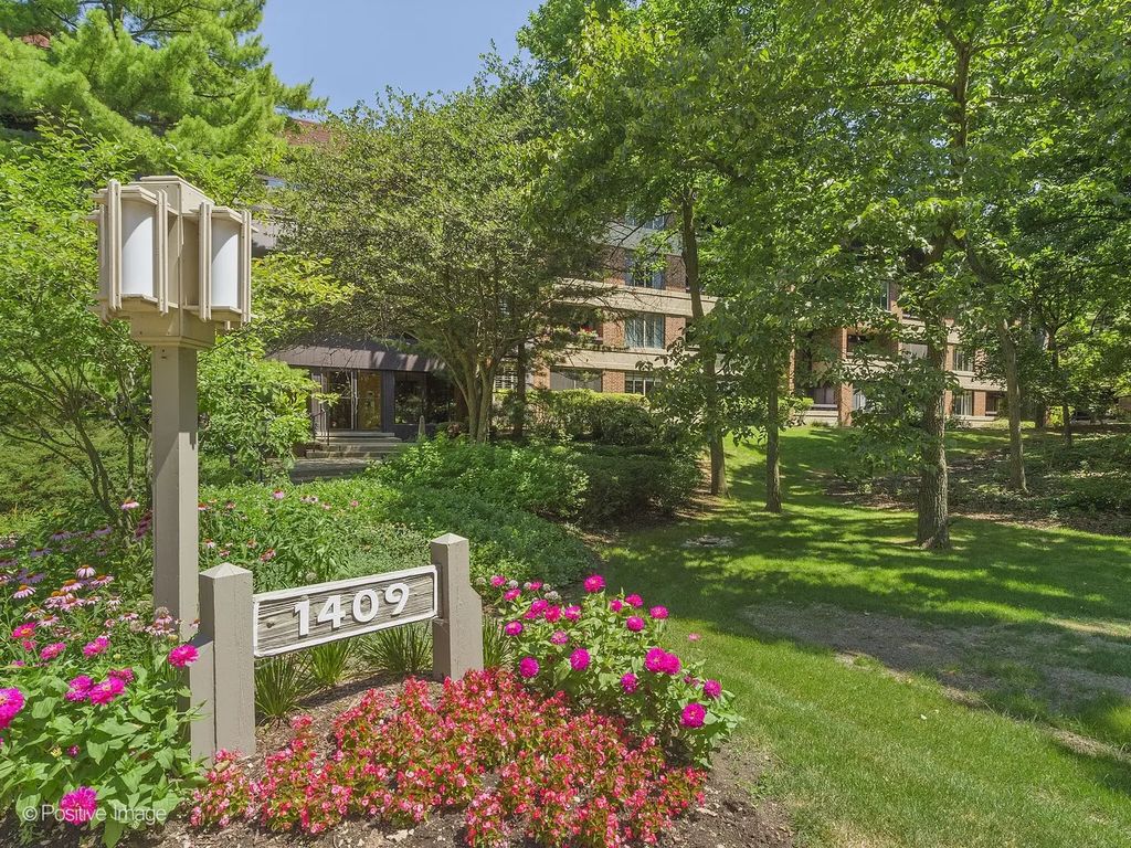 1409 Burr Oak Road 112a, Hinsdale