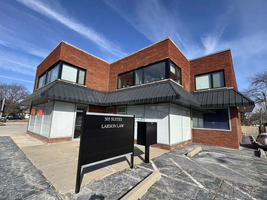 505 S La Grange Road, La Grange