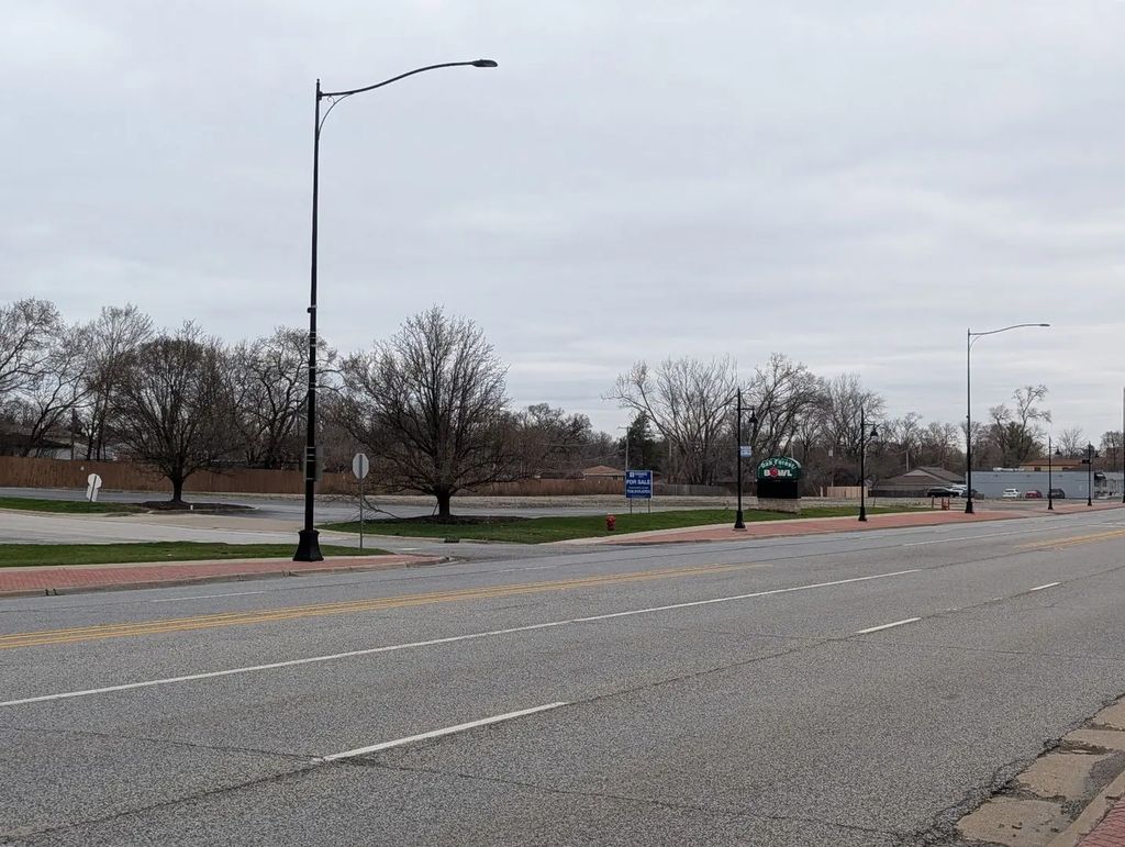 15230-60 S Cicero Avenue, Oak Forest