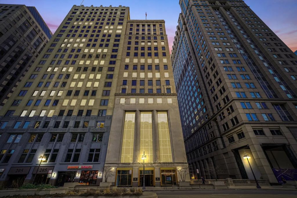 211 W Wacker Drive 1610, Chicago