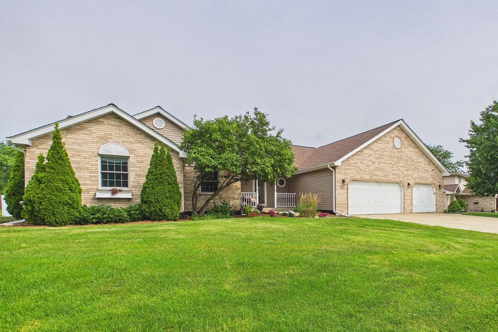 9260 Elm Avenue, Mokena