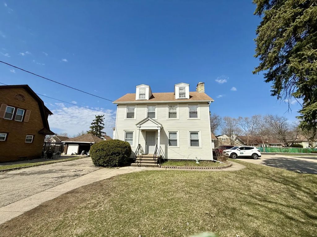 818 E New York Street, Aurora