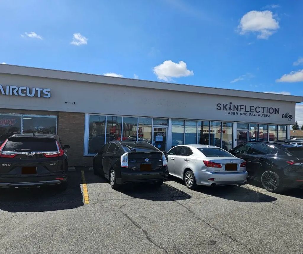 8884 N Milwaukee Avenue, Niles