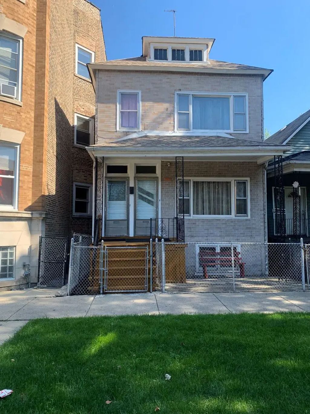 9019 S Exchange Avenue, Chicago