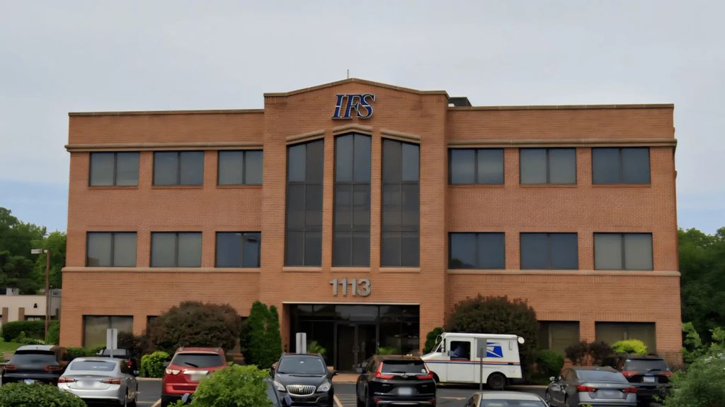 1113 S Milwaukee Avenue 301, Libertyville