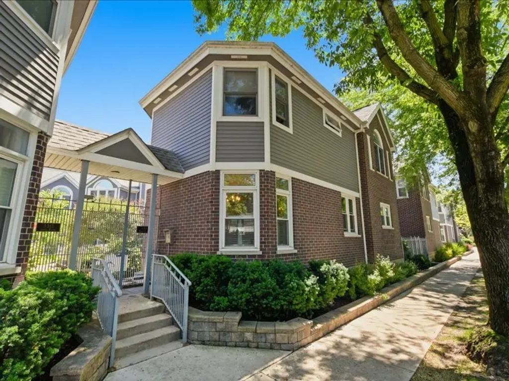 3311 N Racine Avenue A, Chicago, 60657