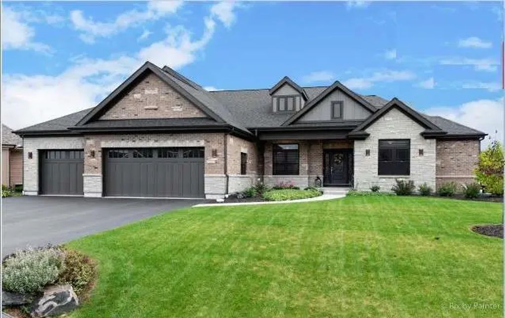 9915 Henning Drive, Huntley