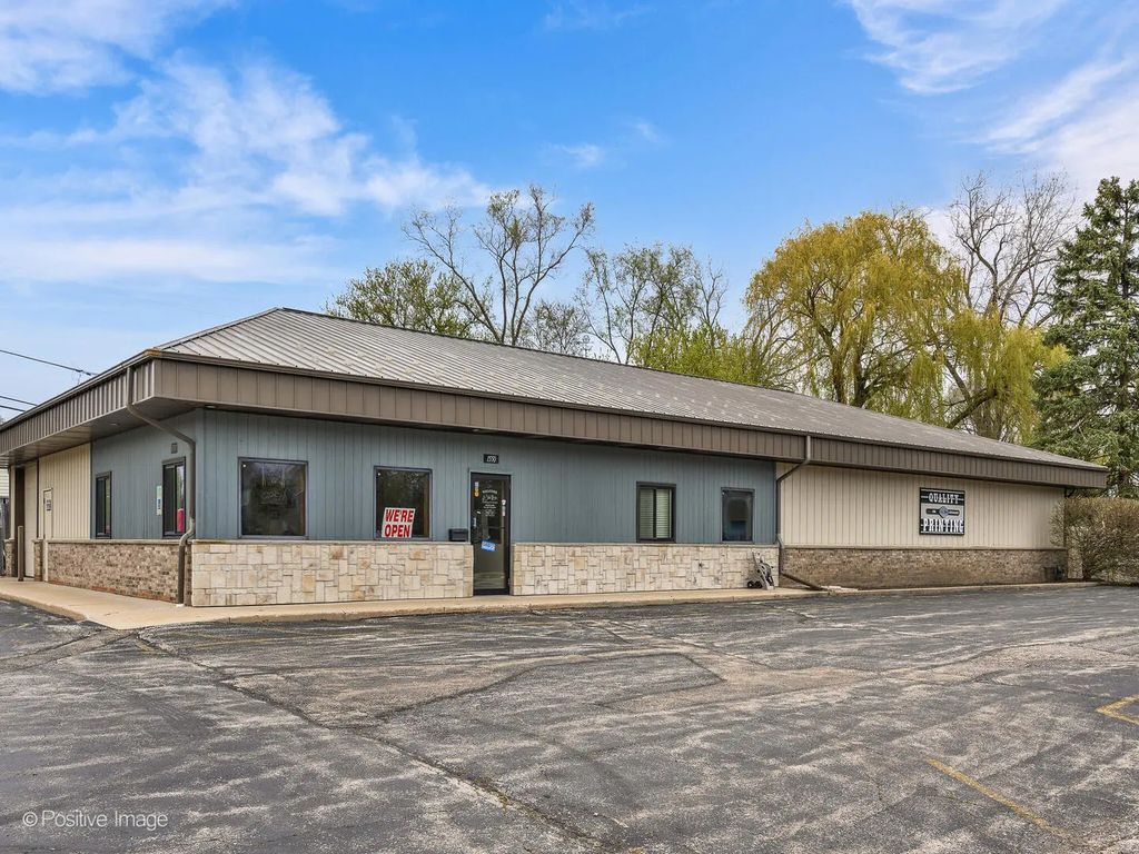 1550 Green Bay Road, North Chicago