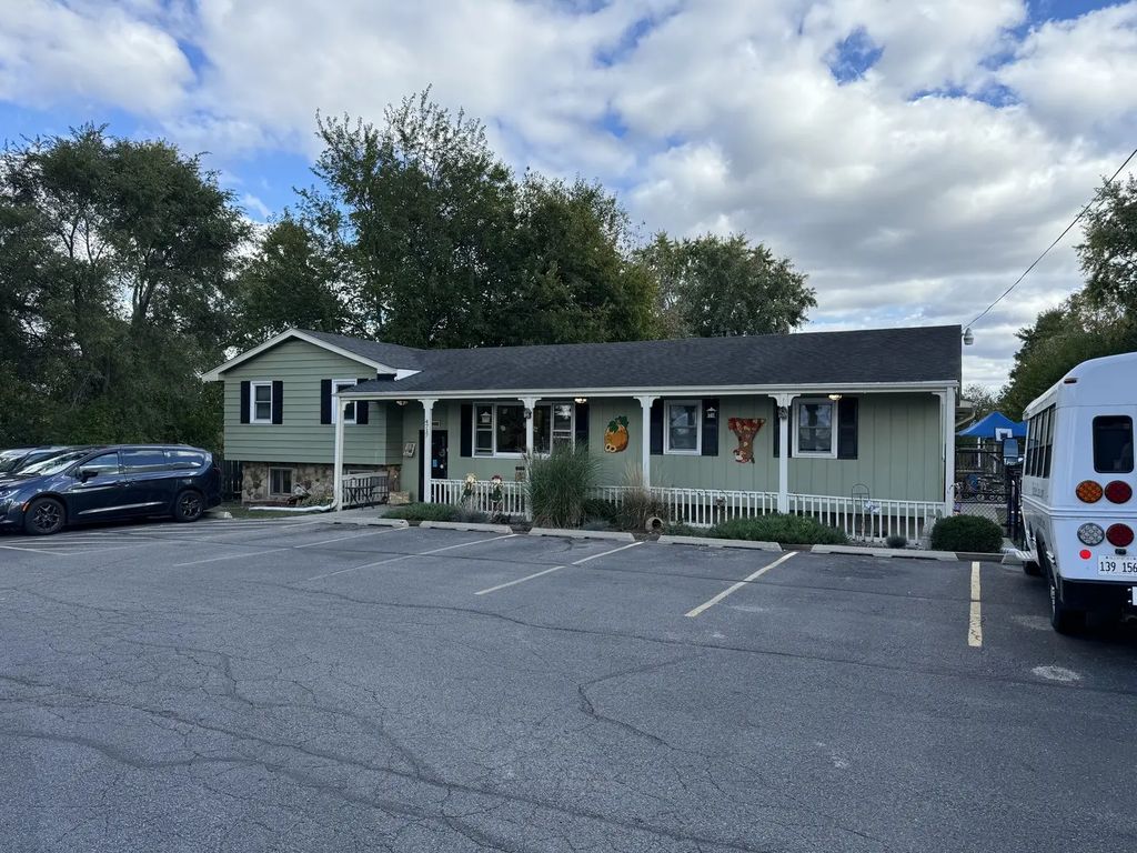 4717 W Crystal Lake Road, McHenry