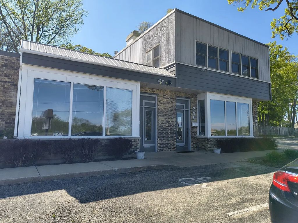 790 Barron Boulevard E, Grayslake