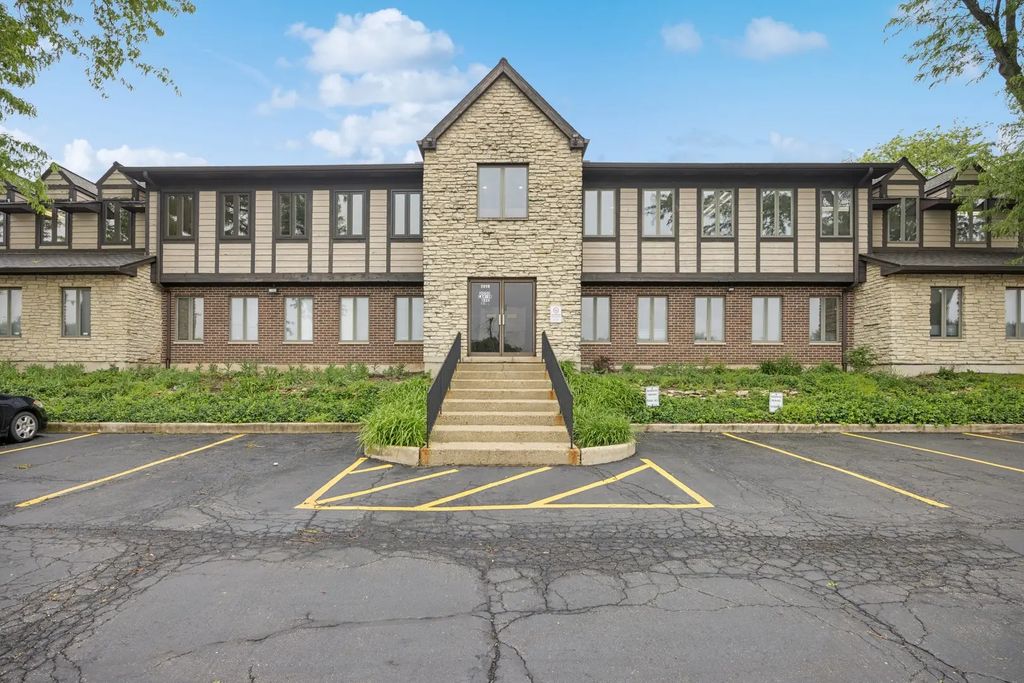 2050 Larkin Avenue 200-201, Elgin