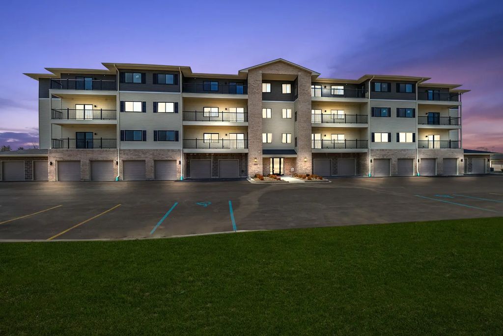2034 W 75th Place 32, Merrillville